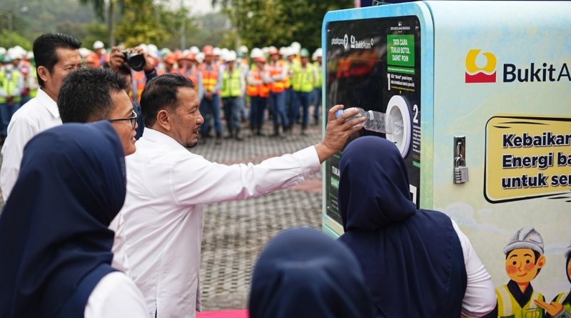 PTBA Luncurkan Reverse Vending Machine, Ubah Sampah Botol Plastik Jadi Rupiah
