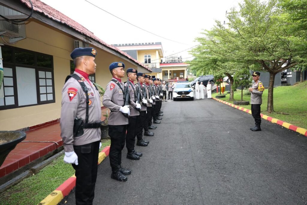 Kapolda Sumsel Puji Dedikasi Brimob: Jaga Kamtibmas hingga Bantu Korban Bencana di Sumatera