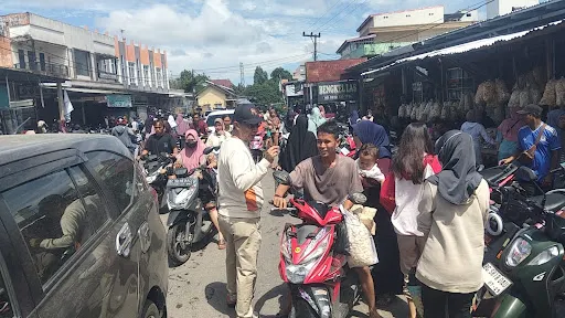 Jelang Lebaran, Camat Gelumbang Turun Langsung Urai Kemacetan