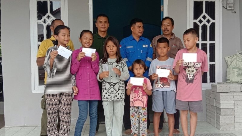 Penyerahan Santuanan Untuk Anak Yatim di Desa Melilian, Kecamatan Gelumbang