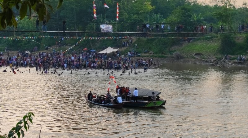 Camat vs Kapolsek di Sungai Rotan, Disaksikan Ribuan Pasang Mata!