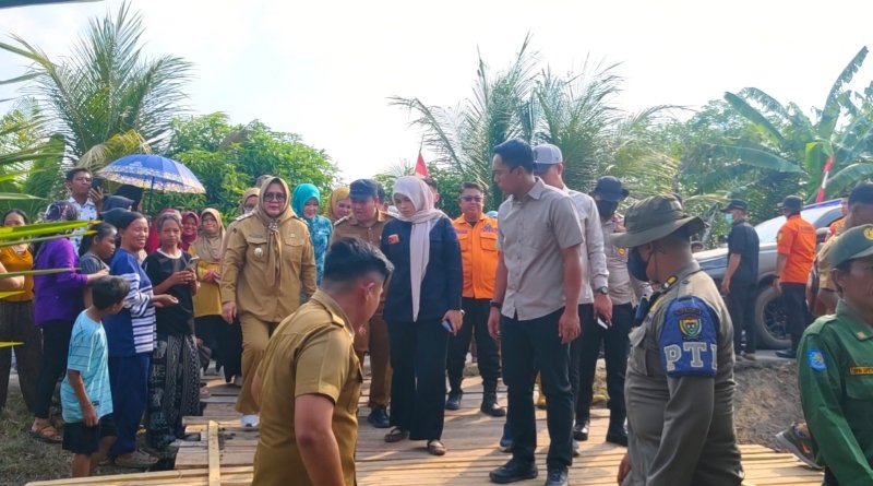 Kunjungi Kecamatan Sungai Rotan, Plt Bupati Muara Enim Tinjau Titik Hotspot di Desa Suka Maju