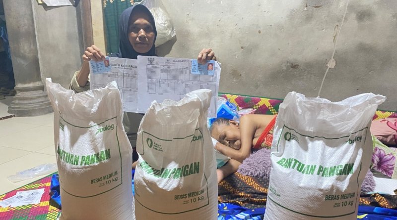 Pemdes Tambangan Kelekar Salurkan Bantuan 30KG Beras Kepada KPM